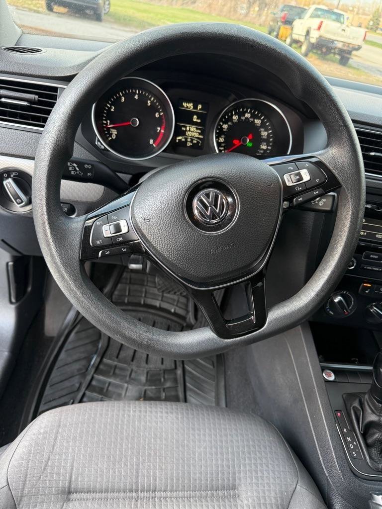 Used 2015 Volkswagen Jetta SE image 4