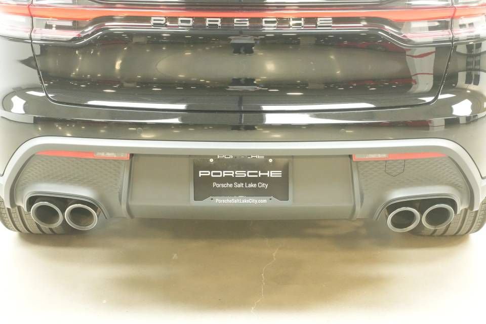 Certified 2026 Porsche Macan AWD/4WD image 39