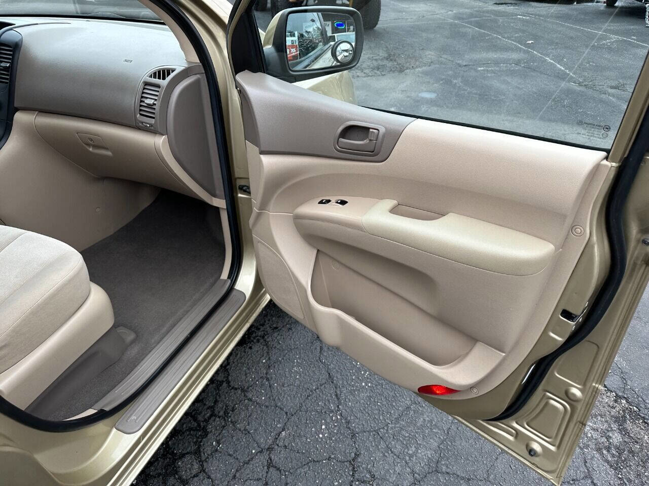 Used 2009 Kia Sedona LX w/ PWR Pkg image 20