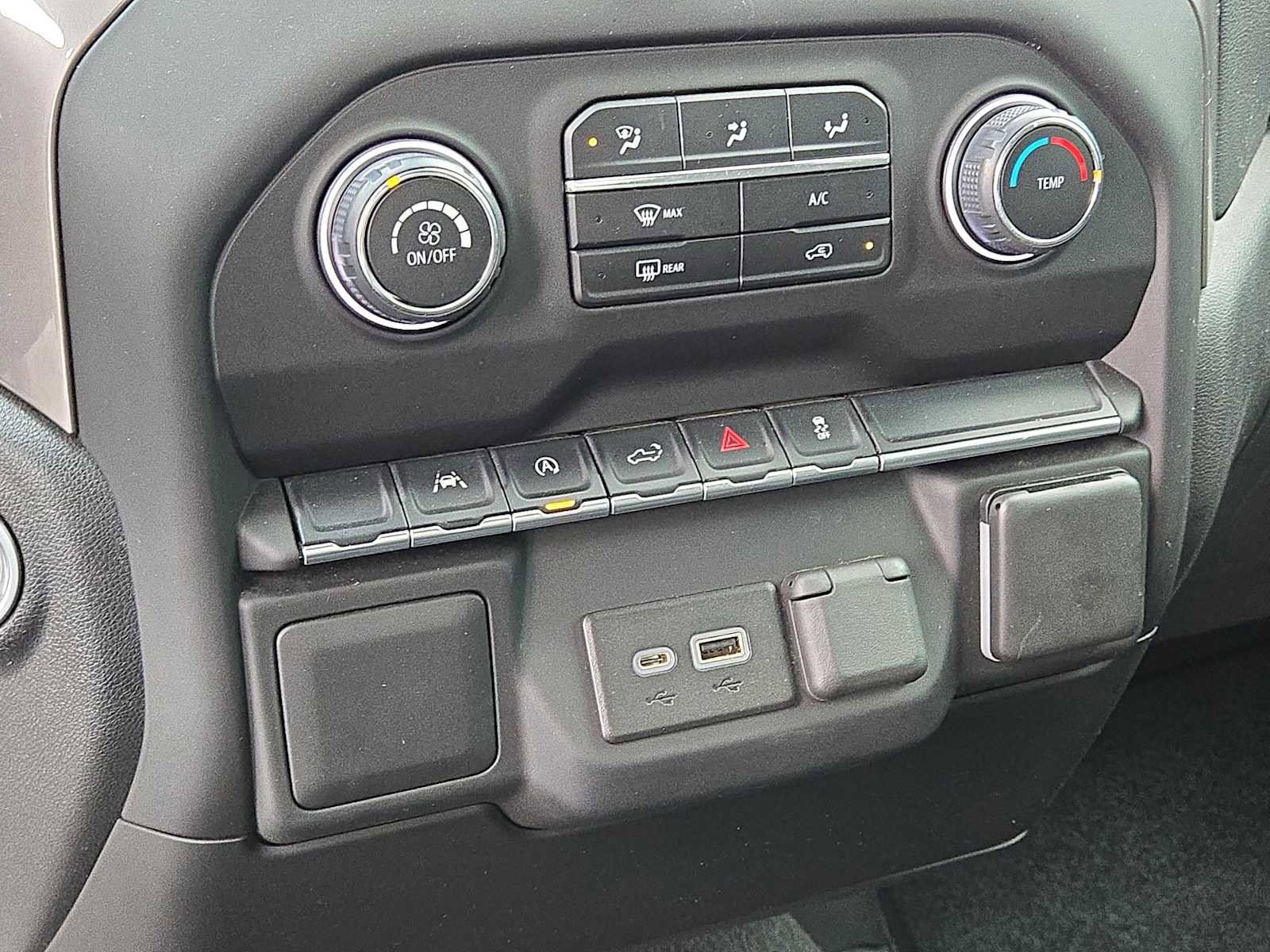 Used 2022 Chevrolet Silverado 1500 Custom image 23