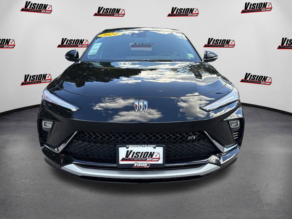 Used 2024 Buick Envista Sport Touring w/ Convenience I Package FWD image 2
