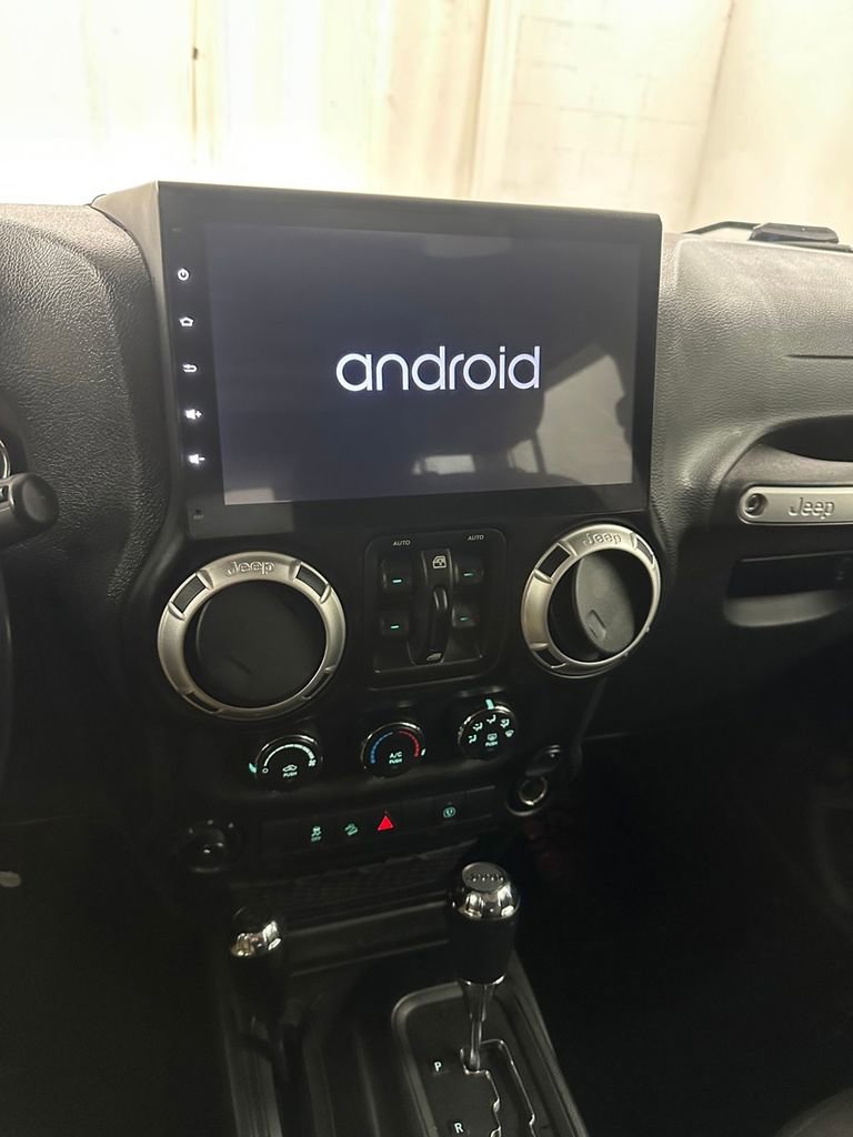Used 2017 Jeep Wrangler Unlimited Sahara w/ Connectivity Group image 20