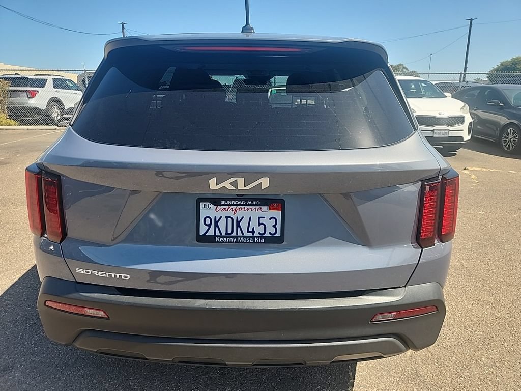 Certified 2023 Kia Sorento LX FWD image 11