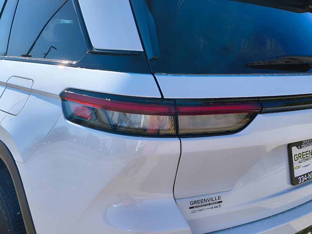 New 2025 Jeep Grand Cherokee Altitude image 4