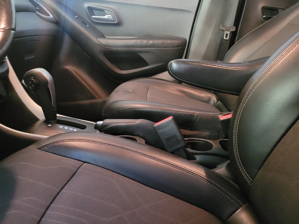 Used 2019 Chevrolet Trax LT w/ LT Convenience Package FWD image 26