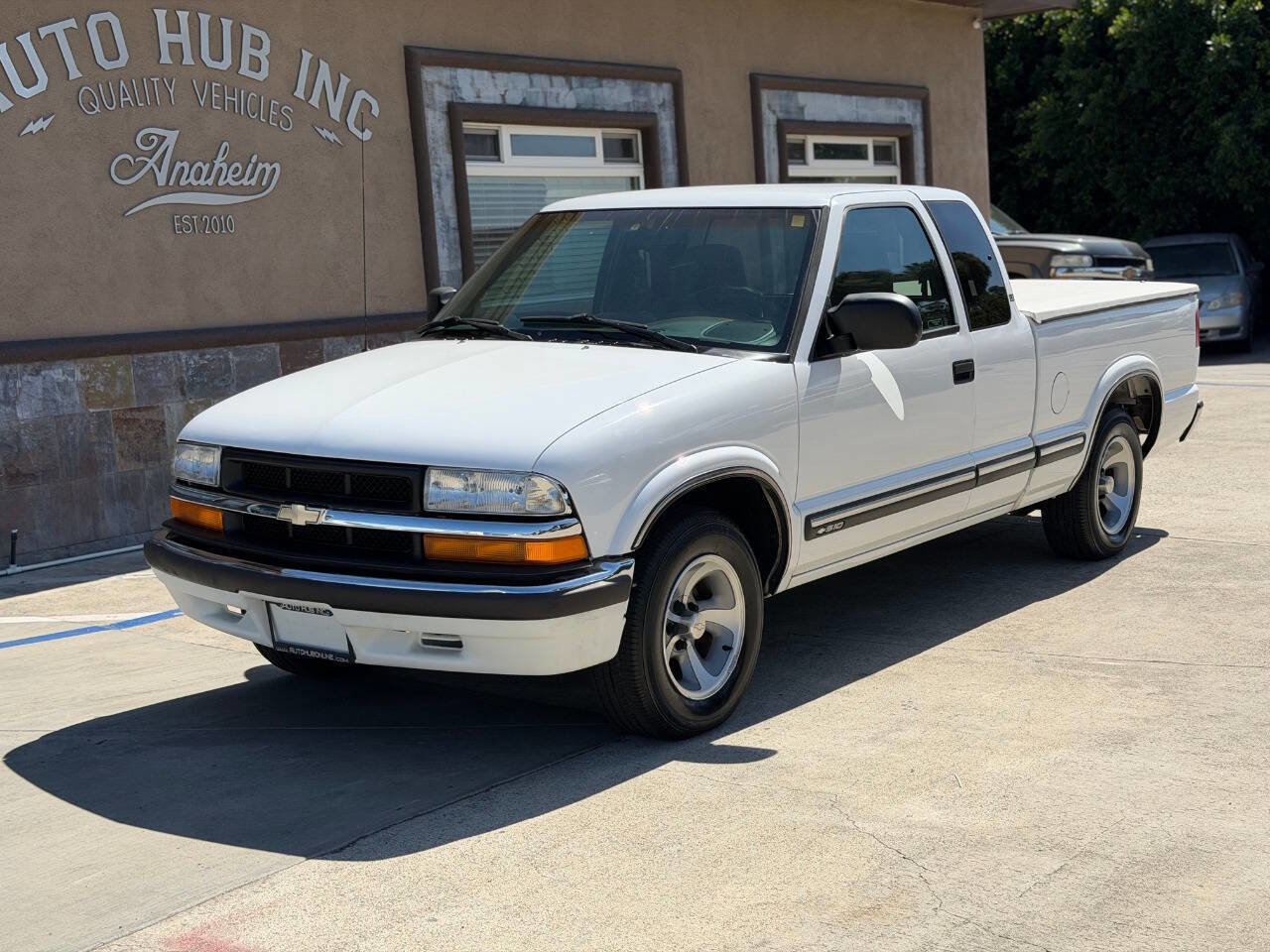 Used 2000 Chevrolet S10 Pickup LS w/ Preferred Equipment Group RWD image 2