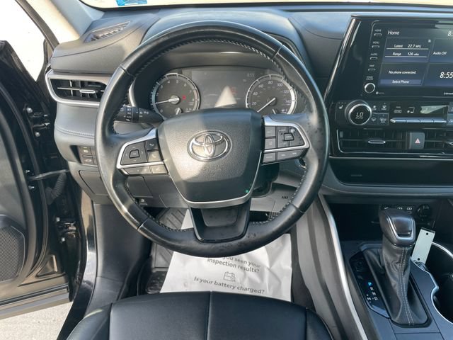 Used 2022 Toyota Highlander XLE AWD/4WD image 23