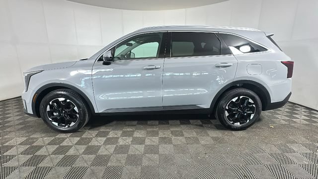 Used 2025 Kia Sorento S FWD image 5