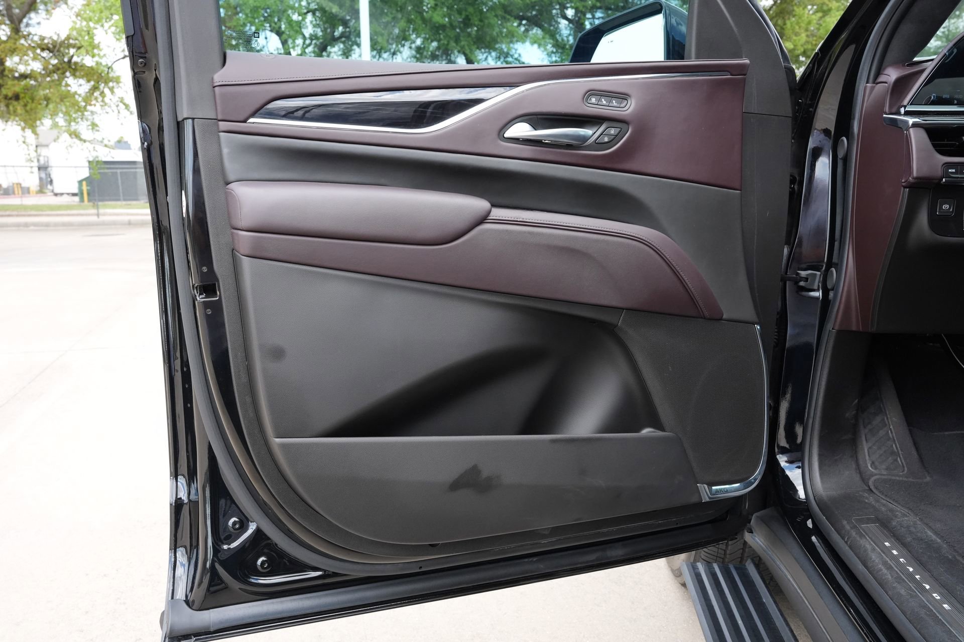 Certified 2023 Cadillac Escalade V w/ Heavy-Duty Trailer Package image 19