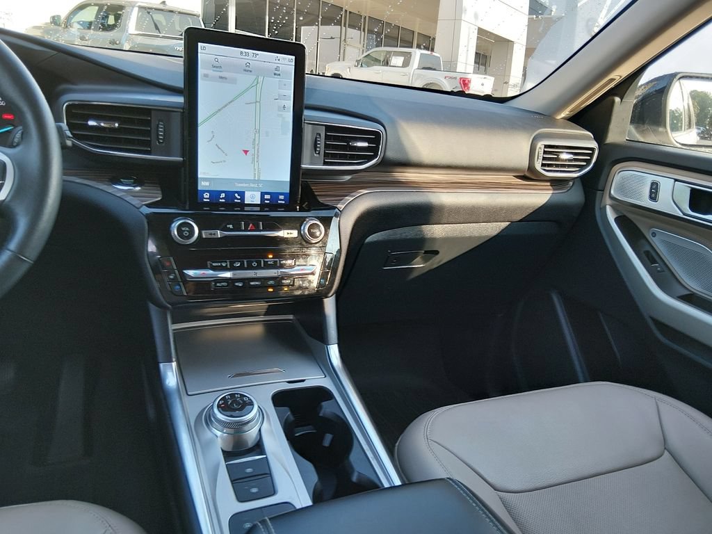 Used 2023 Ford Explorer Limited w/ Limited Technology Package RWD image 12