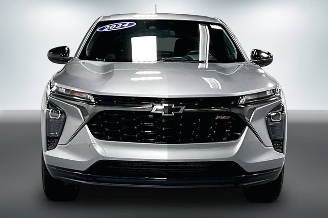 Used 2024 Chevrolet Trax RS w/ Driver Confidence Package FWD image 2