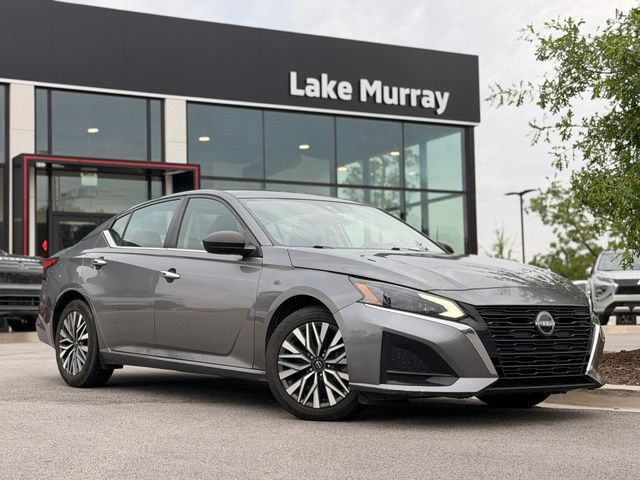 Used 2024 Nissan Altima 2.5 SV FWD image 1