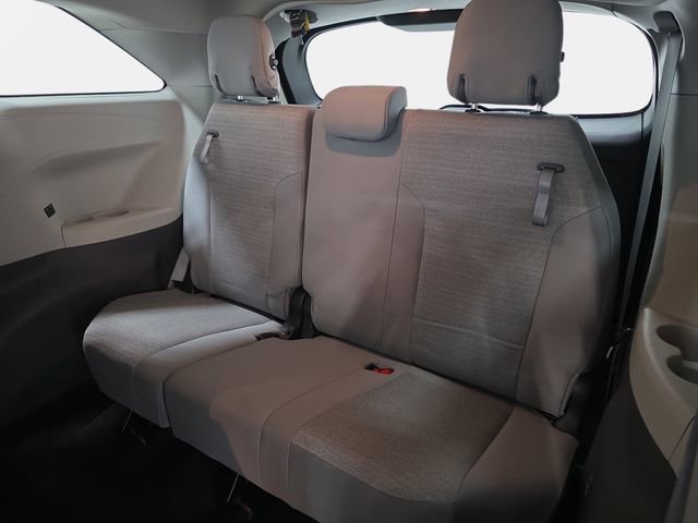 Certified 2021 Toyota Sienna LE FWD image 32