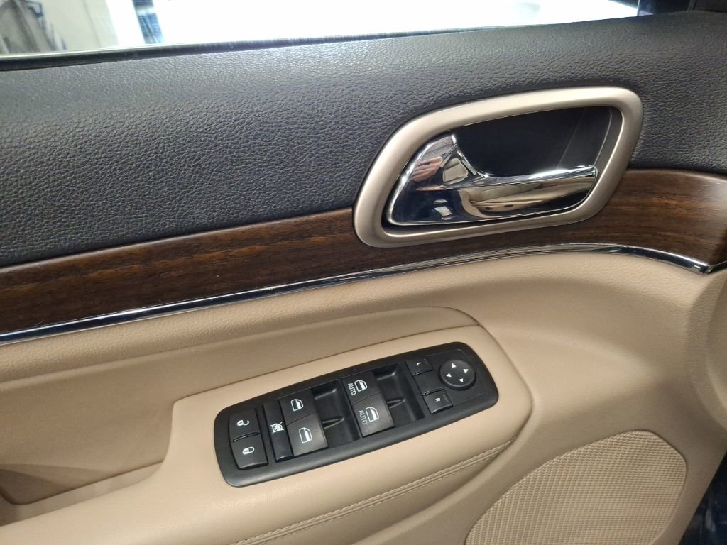 Used 2015 Jeep Grand Cherokee Limited w/ Luxury Group II image 16