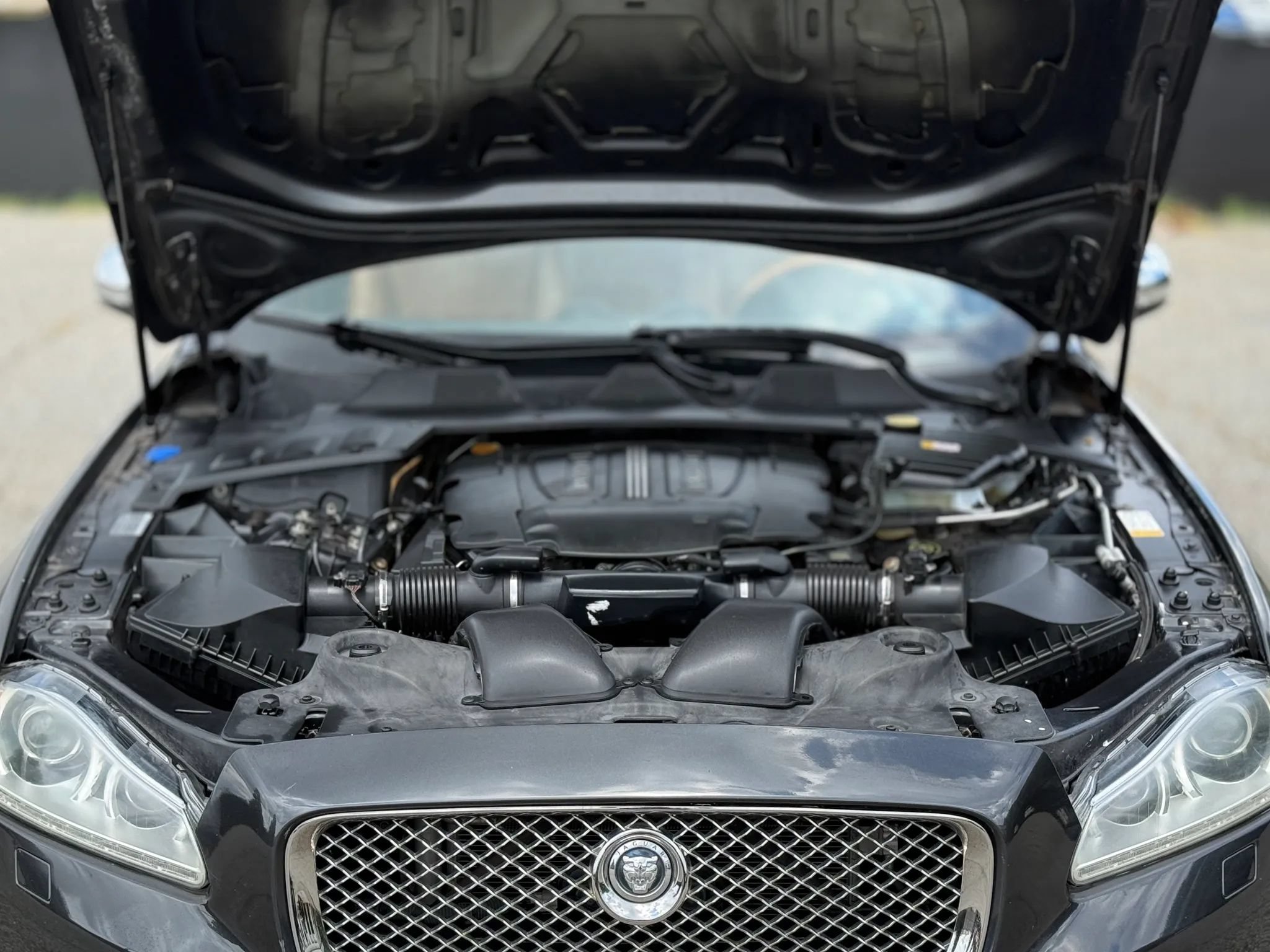 Used 2012 Jaguar XJ L RWD image 29