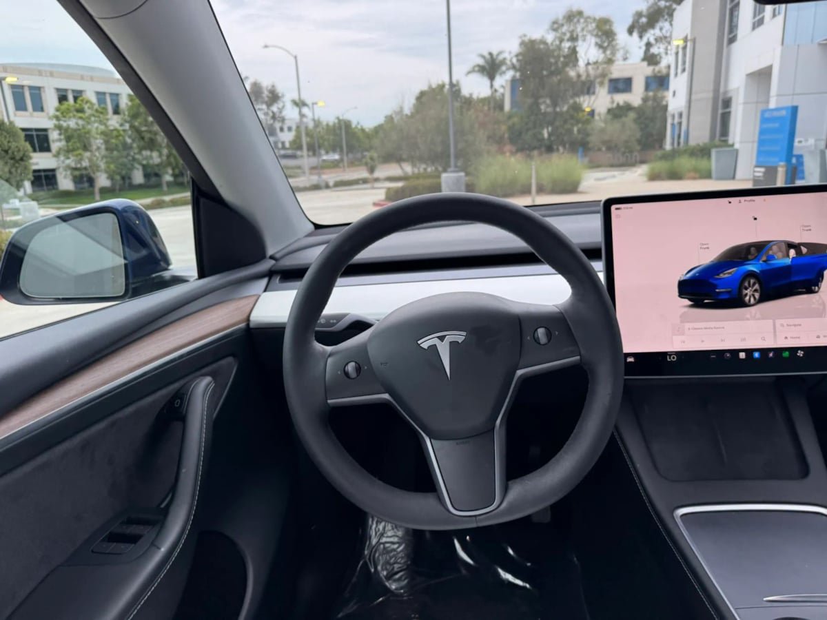 Used 2023 Tesla Model Y Long Range AWD/4WD image 26