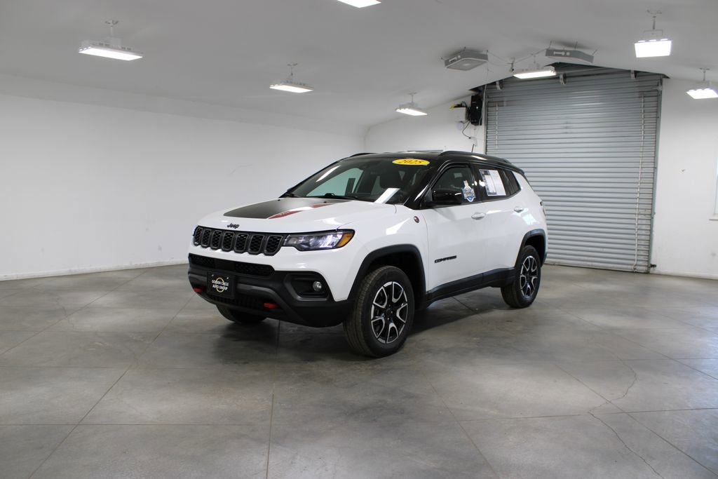 Used 2025 Jeep Compass Trailhawk image 4