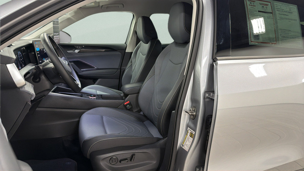 Certified 2025 Volkswagen Tiguan SE AWD/4WD image 17