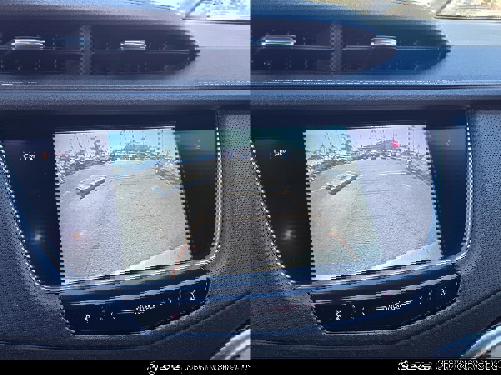 Used 2018 Cadillac XT5 Luxury w/ Driver Awareness Package image 17