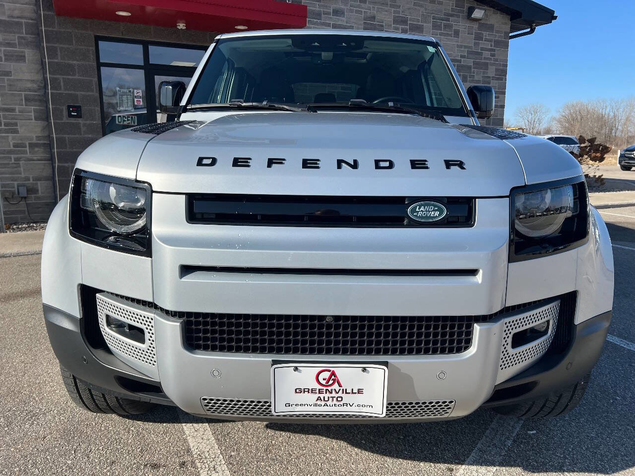 Used 2023 Land Rover Defender 110 SE image 2