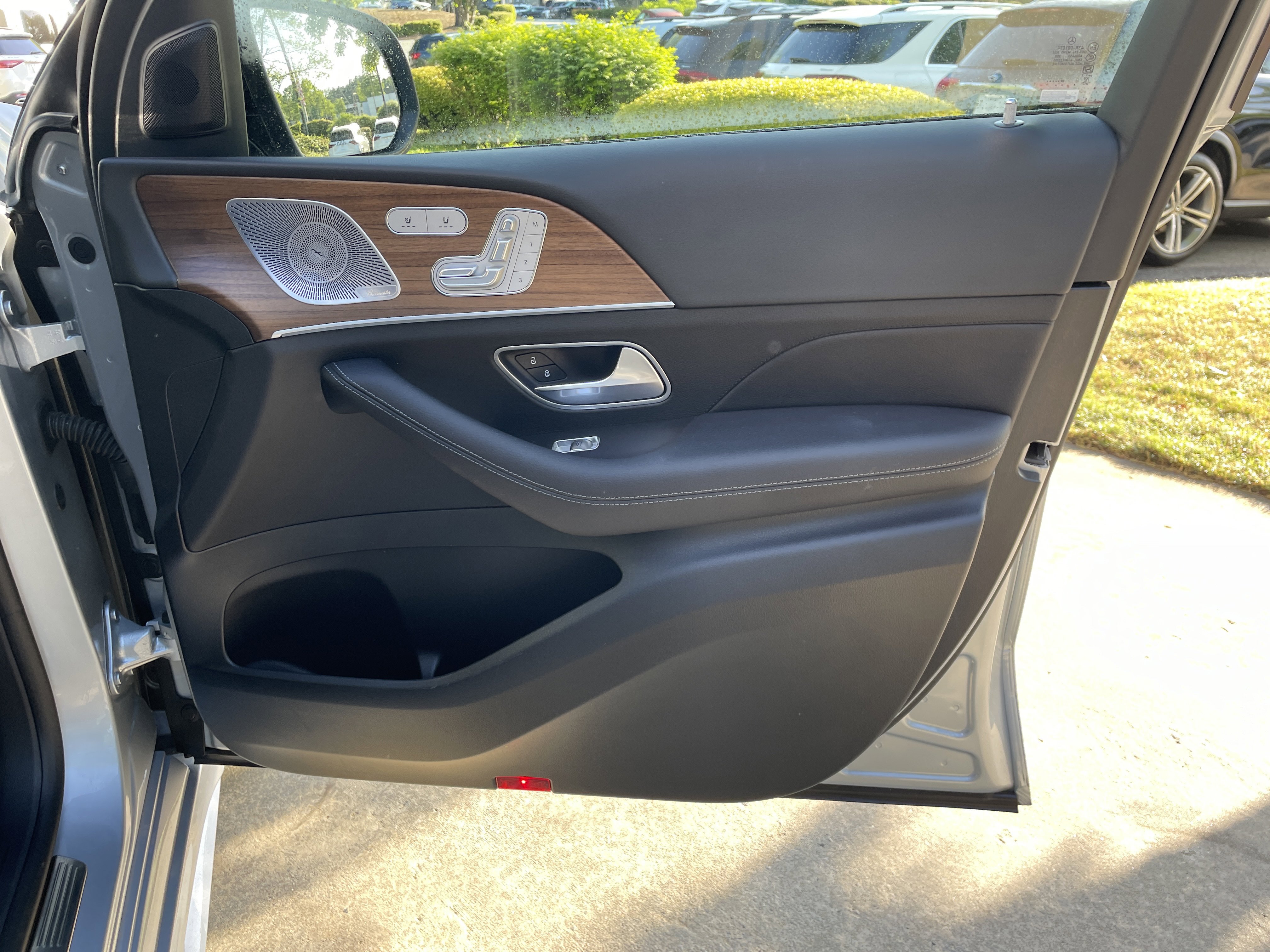 Certified 2025 Mercedes-Benz GLE 450e 4MATIC image 47