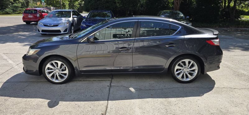 Used 2016 Acura ILX w/ Technology Plus Package FWD image 2