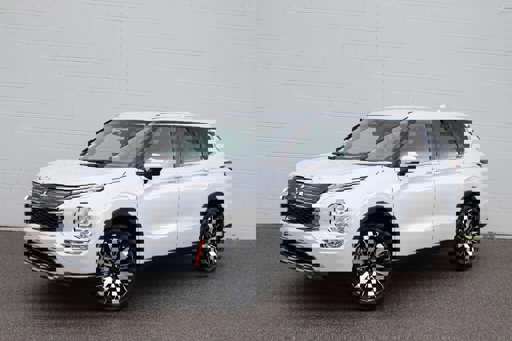 New 2025 Mitsubishi Outlander SE image 33