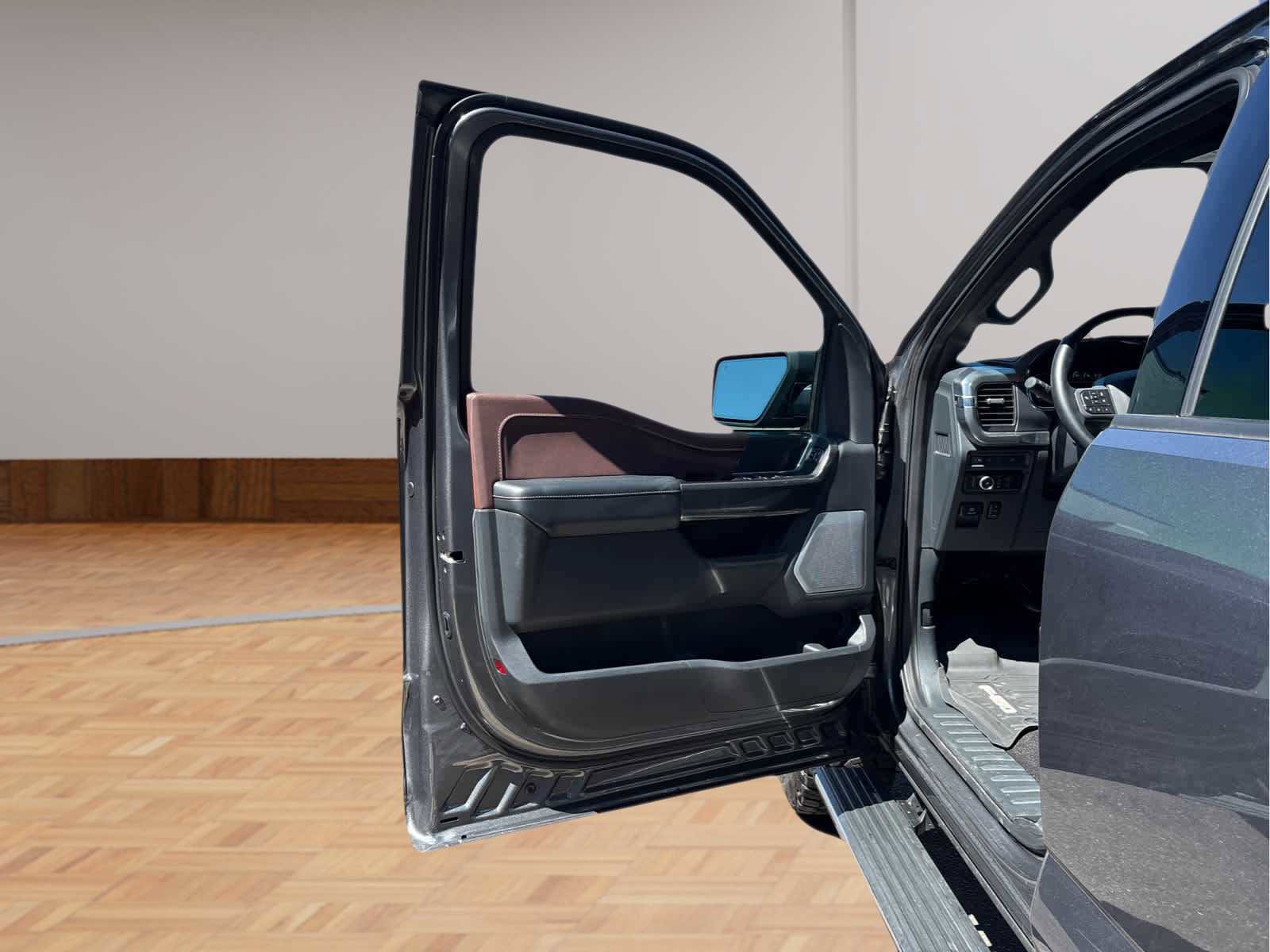 Used 2023 Ford F150 Lariat w/ Equipment Group 502A High image 9