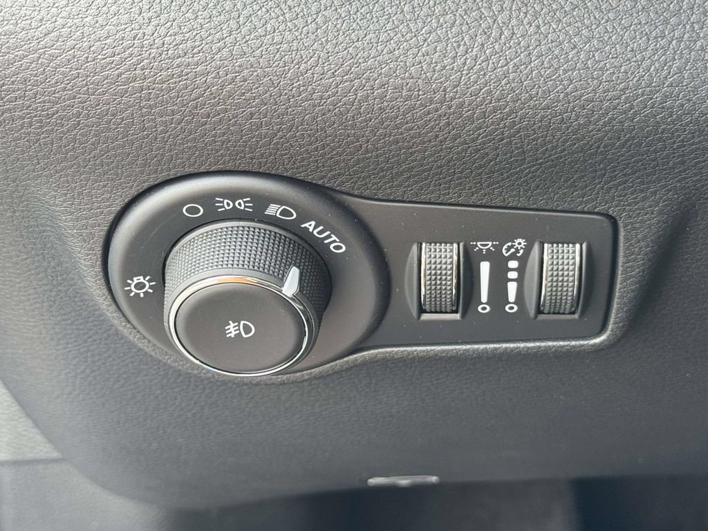 Used 2026 Jeep Compass Limited AWD/4WD image 27