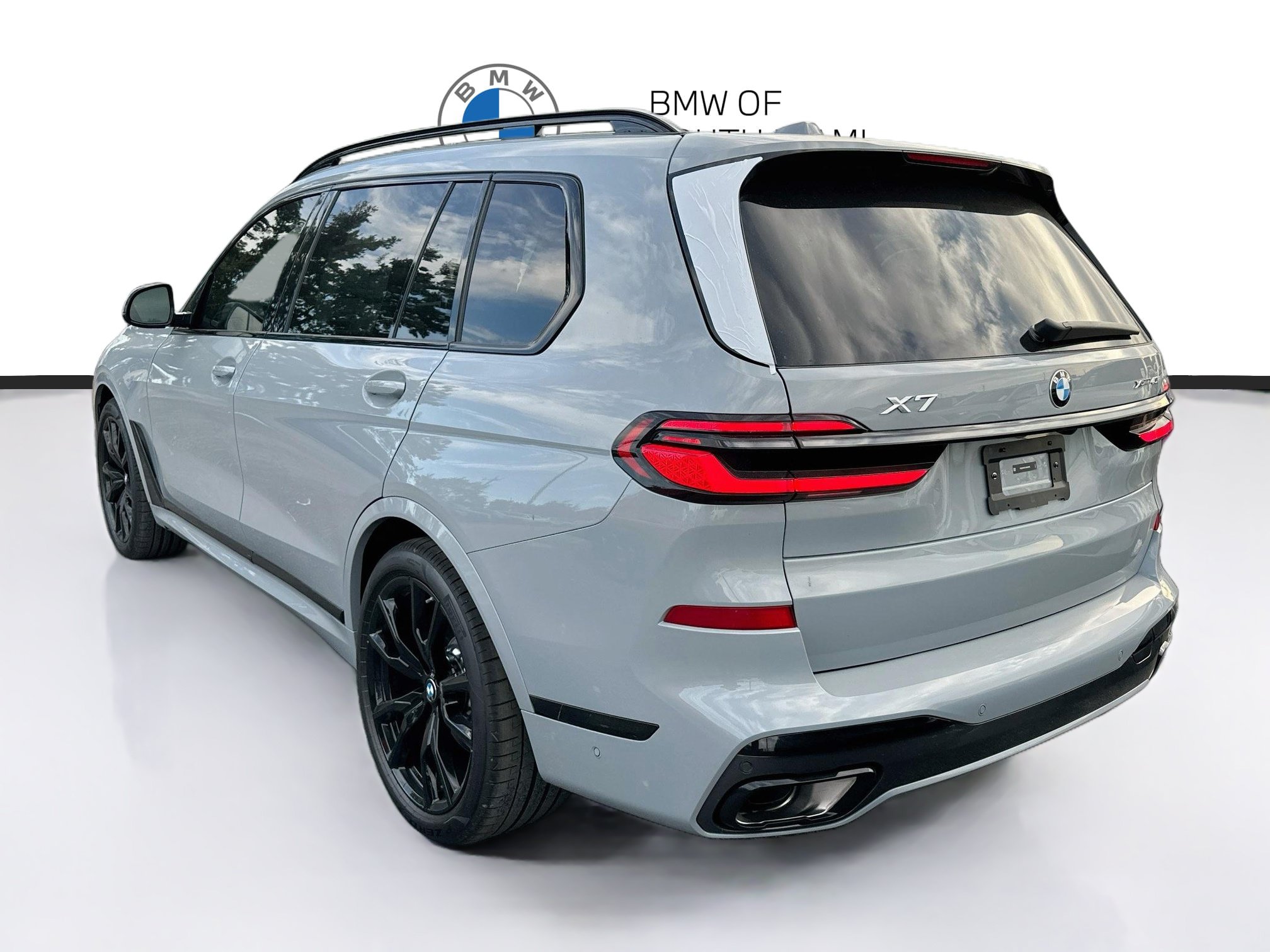New 2027 BMW X7 xDrive40i w/ M Sport Package AWD/4WD image 4