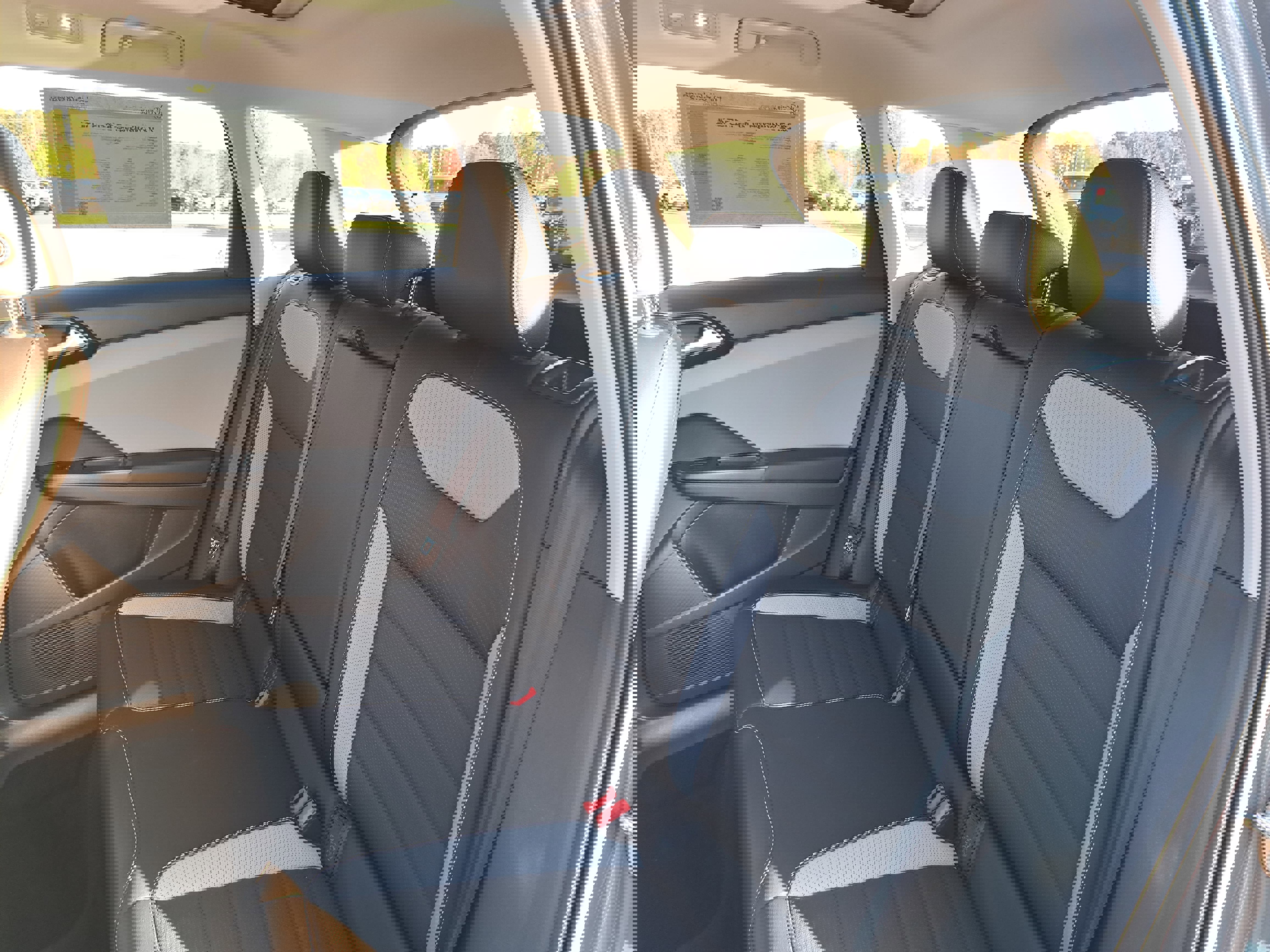 Certified 2022 Volkswagen Taos SEL w/ Panoramic Sunroof Package image 13