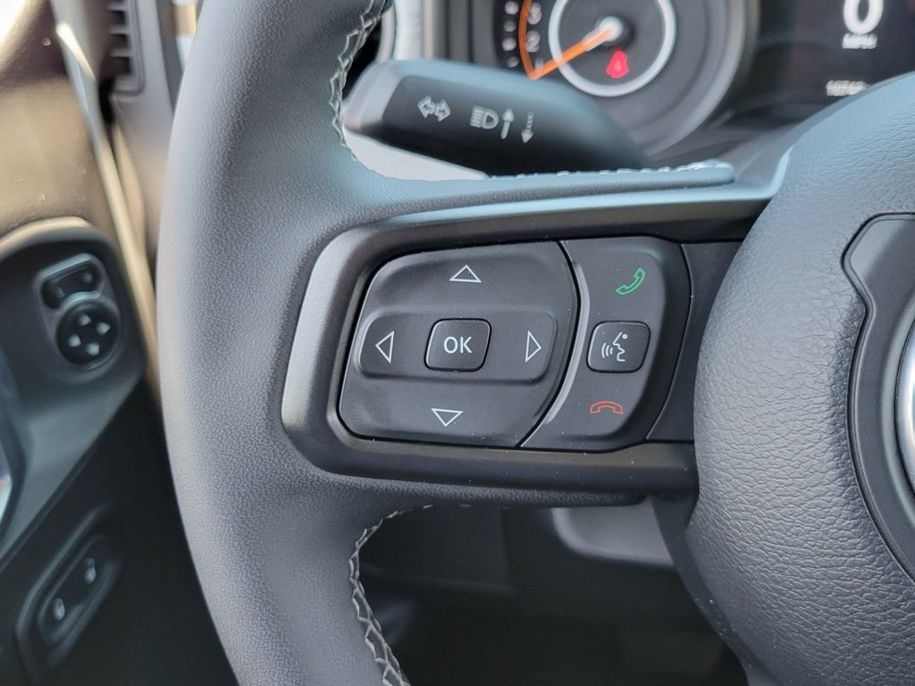 Used 2025 Jeep Wrangler Unlimited Sport AWD/4WD image 5