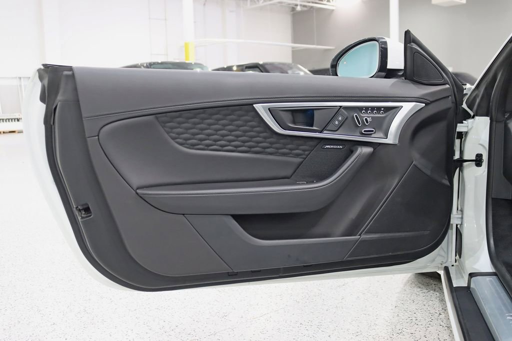 Used 2021 Jaguar F-TYPE R AWD/4WD image 29