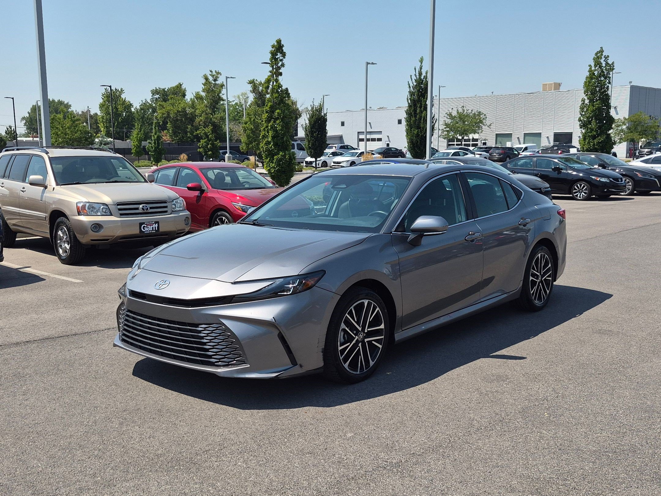 Used 2025 Toyota Camry XLE FWD image 10