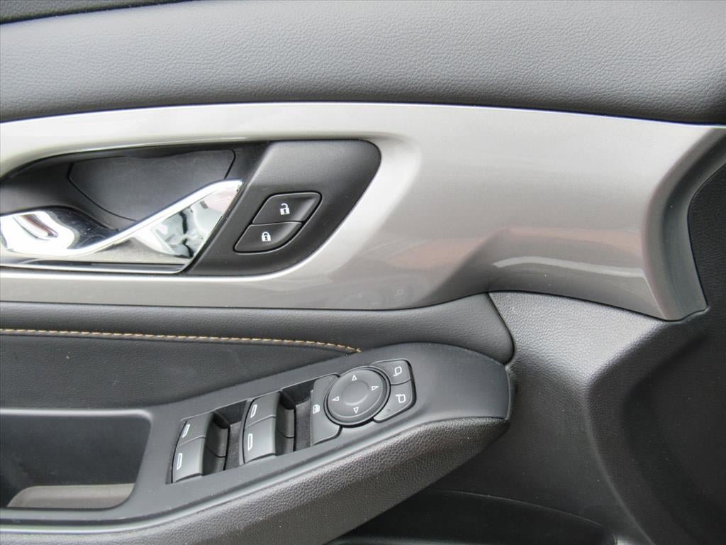 Used 2021 Chevrolet Traverse LS FWD image 20