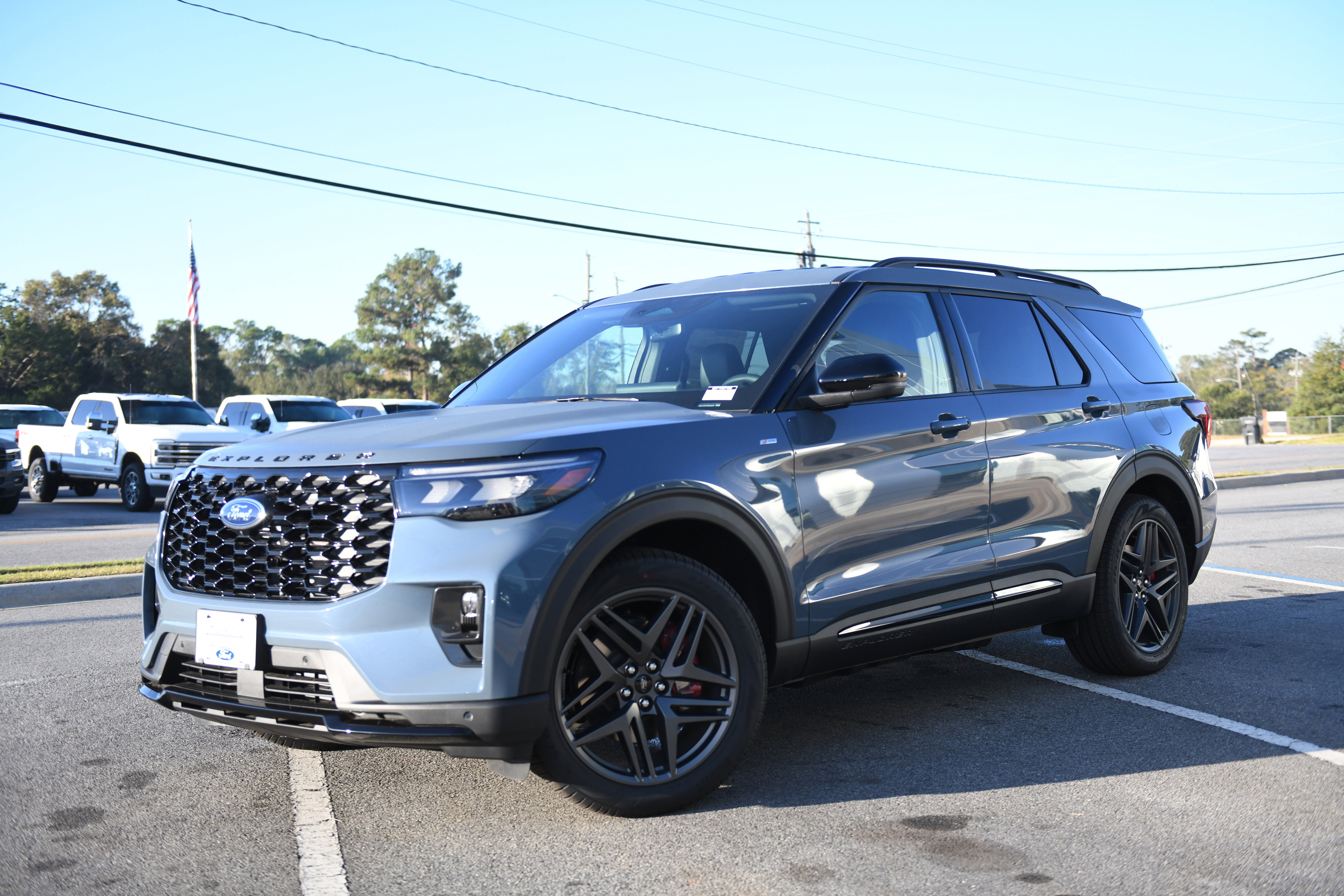 New 2026 Ford Explorer ST-Line w/ ST-Line Street Pack image 4