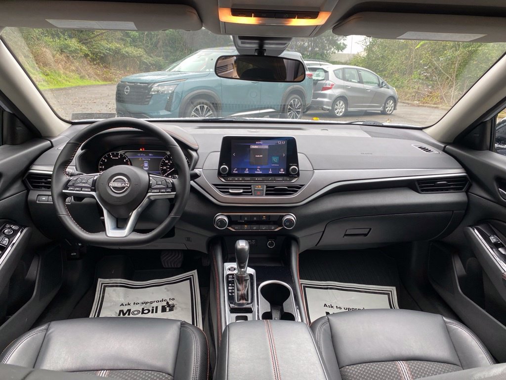 Used 2025 Nissan Altima 2.5 SR AWD/4WD image 12