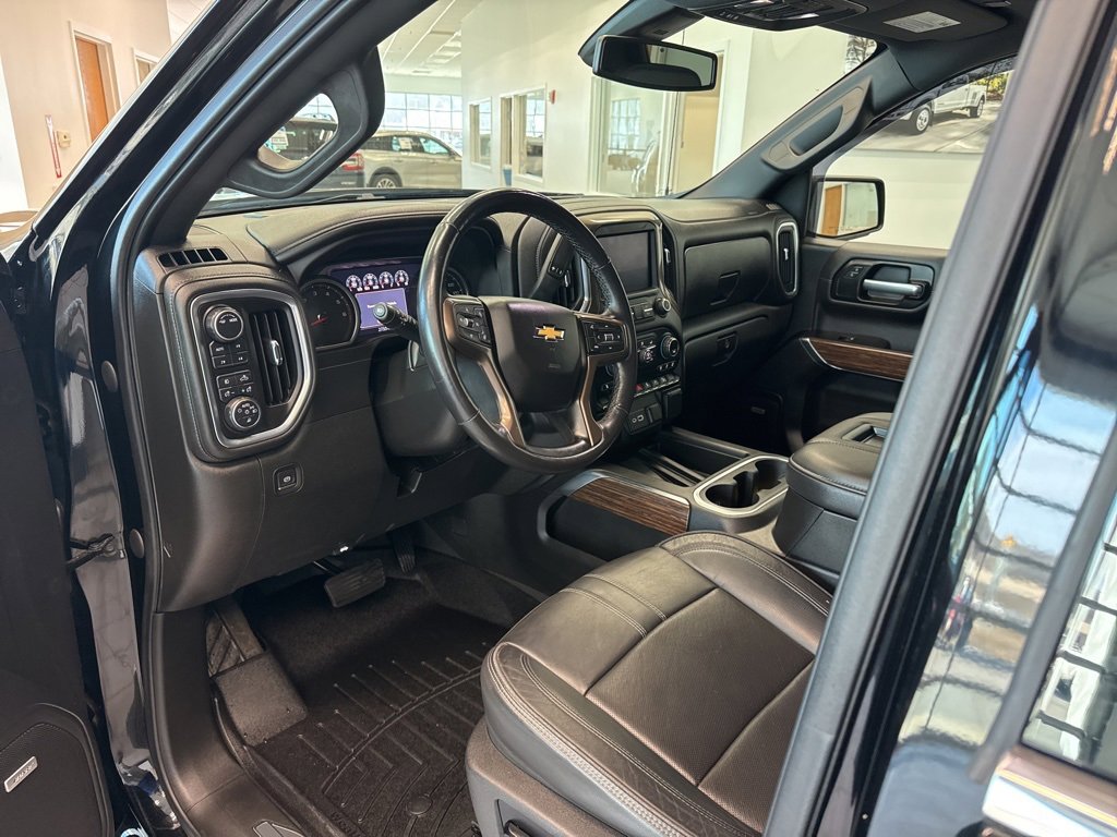 Used 2021 Chevrolet Silverado 1500 High Country w/ Safety Package II image 2