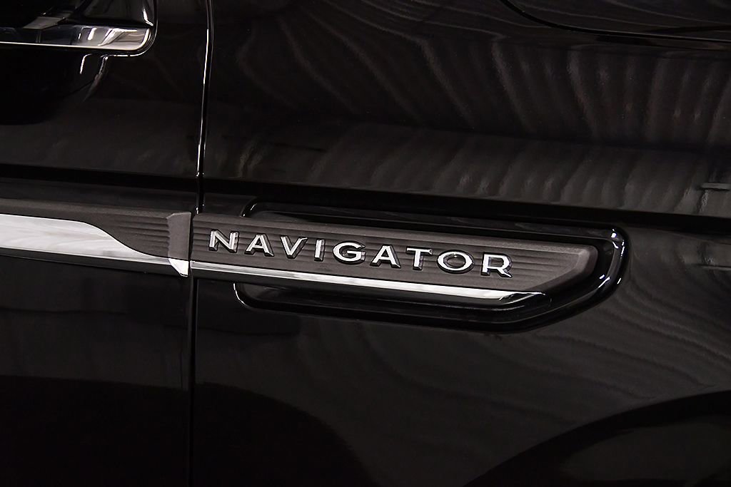 Used 2024 Lincoln Navigator Reserve image 10