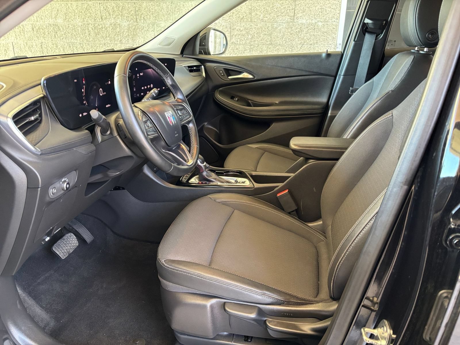 Used 2025 Buick Encore GX Preferred AWD/4WD image 25