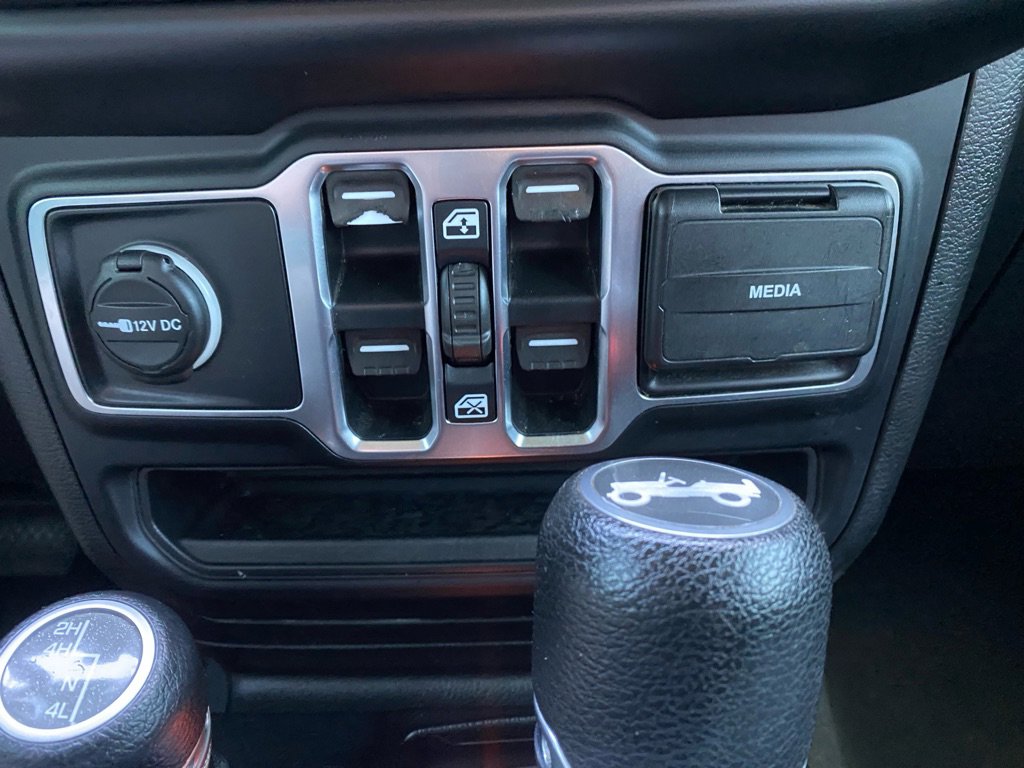 Used 2020 Jeep Wrangler Unlimited Sahara AWD/4WD image 25