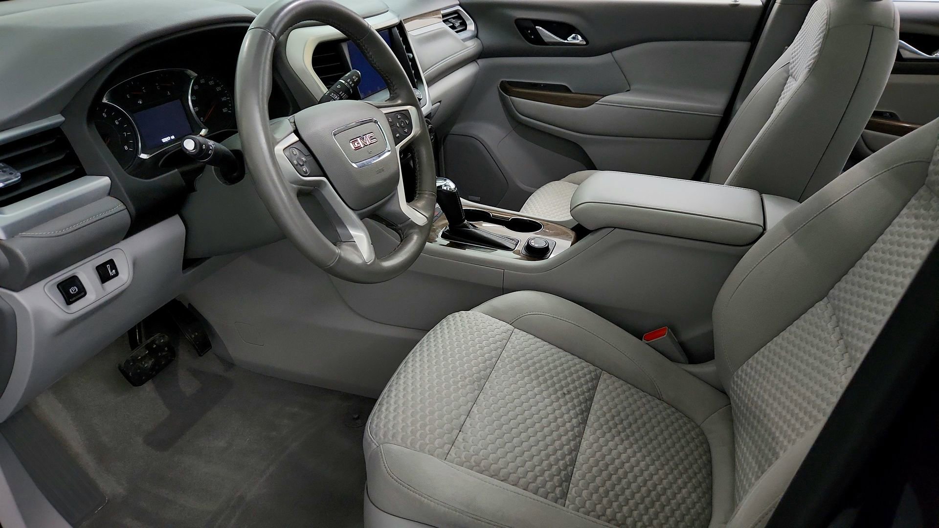 Used 2017 GMC Acadia SLE FWD image 18