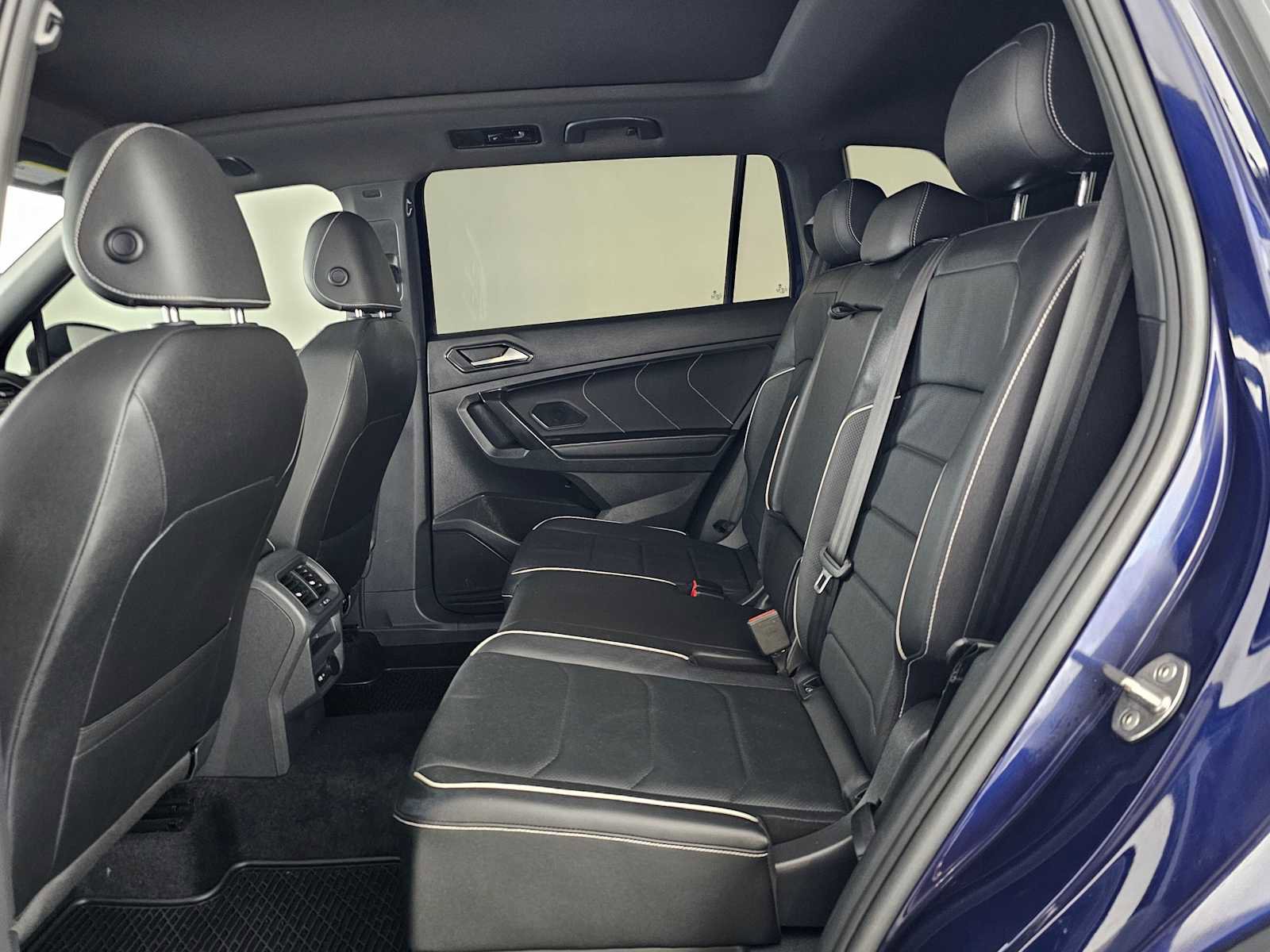 Used 2023 Volkswagen Tiguan SEL R-Line image 17