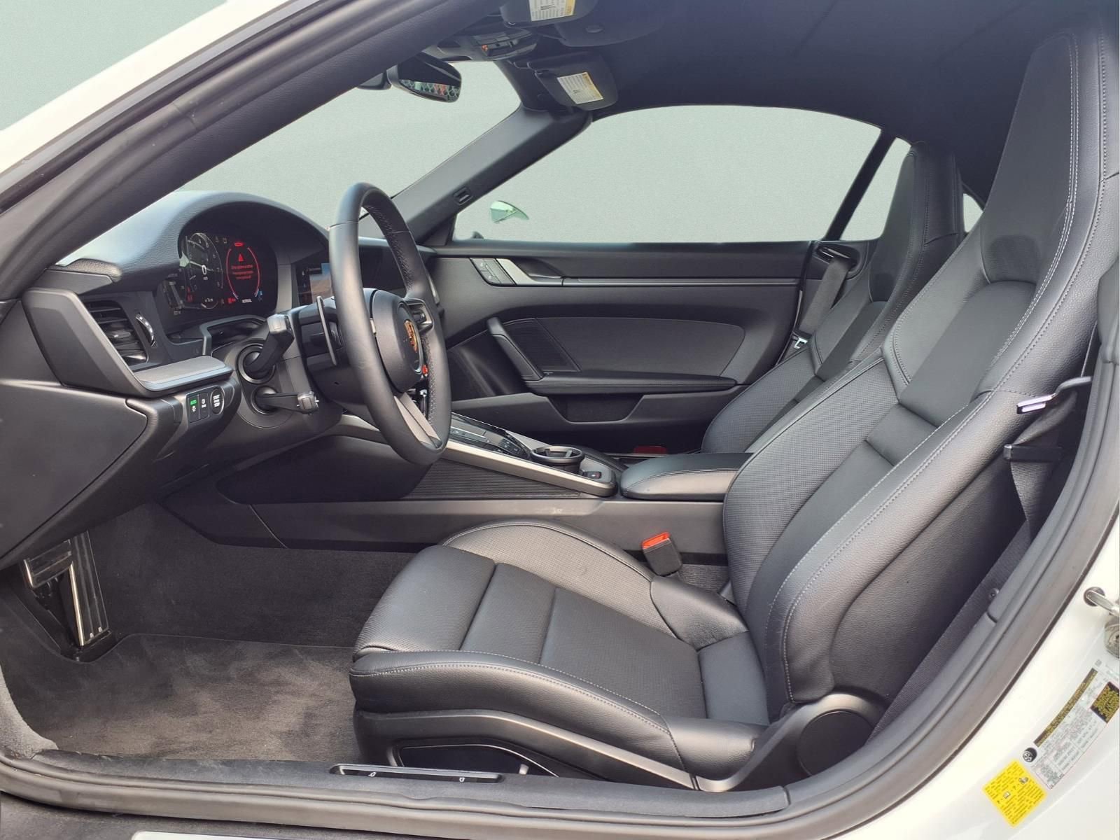 Used 2025 Porsche 911 Carrera RWD image 11