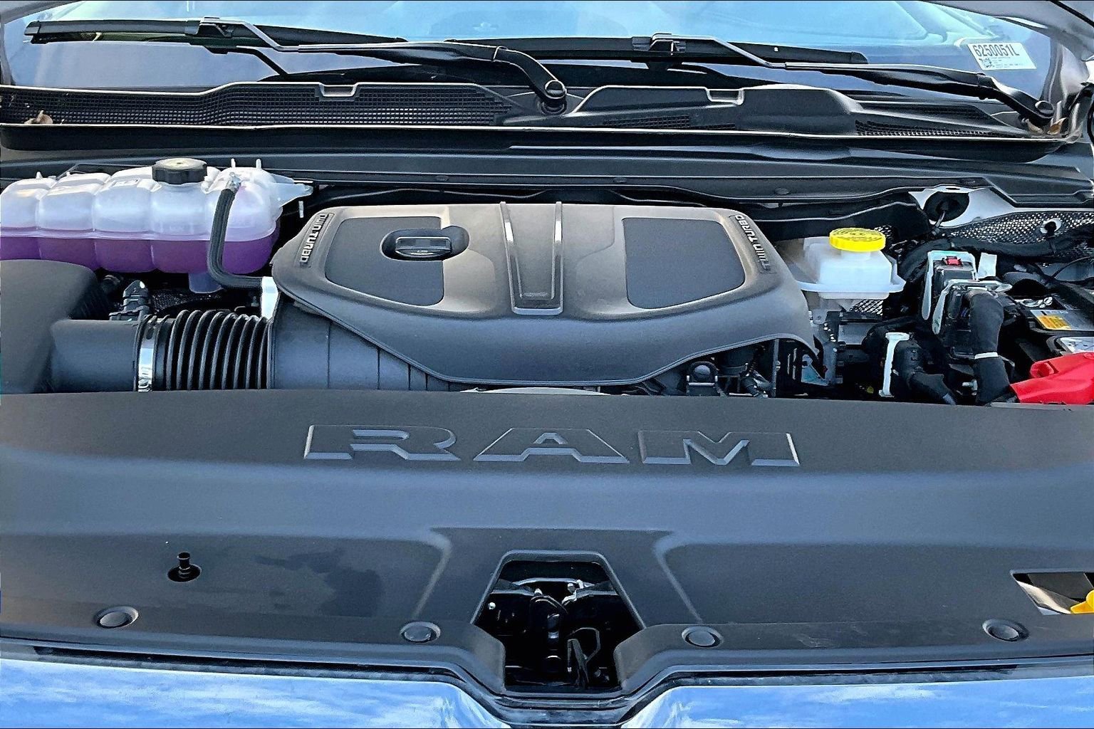New 2025 RAM 1500 Laramie AWD/4WD image 11