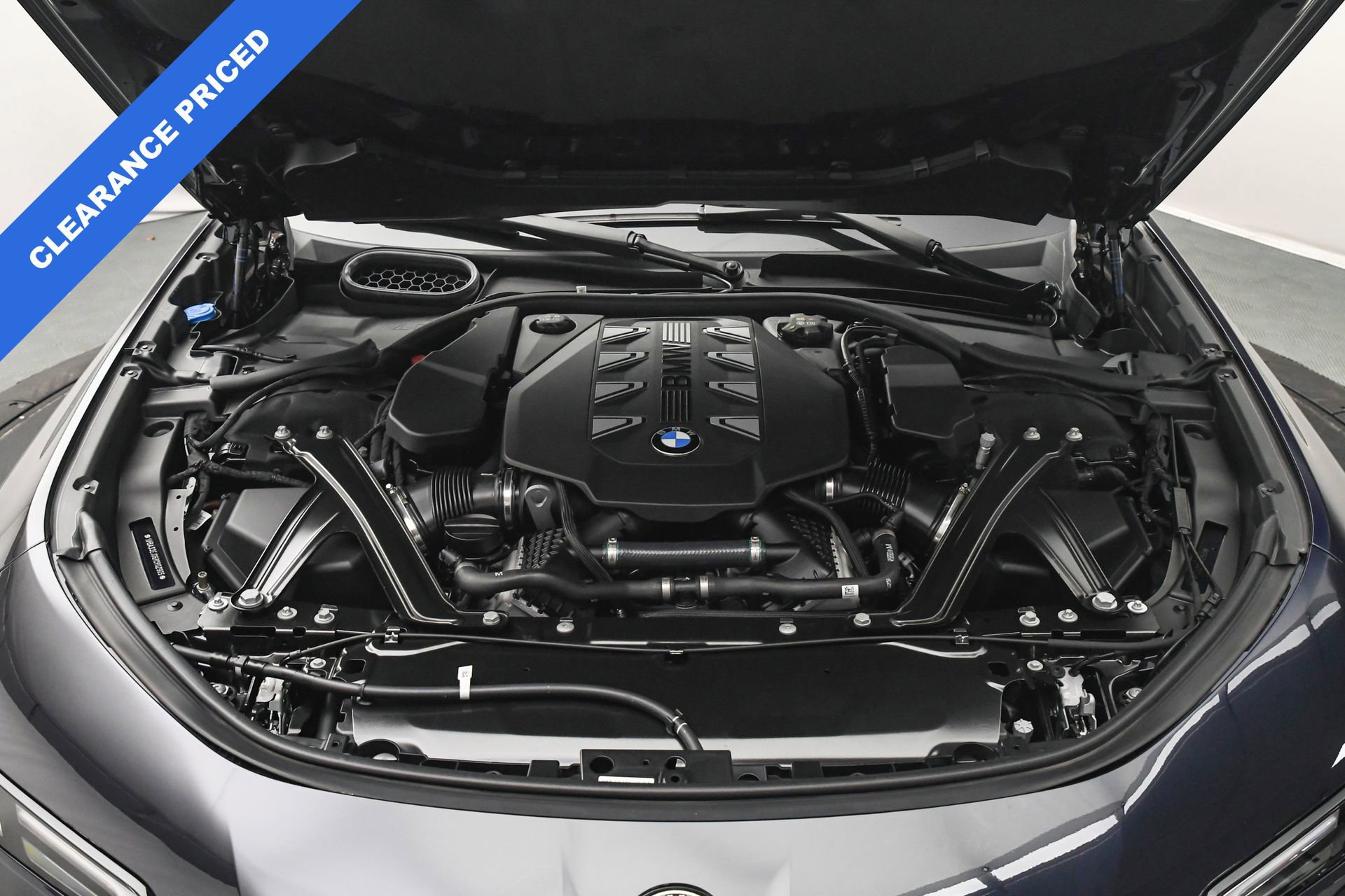 Used 2024 BMW 760i xDrive w/ Premium Package 2 image 30