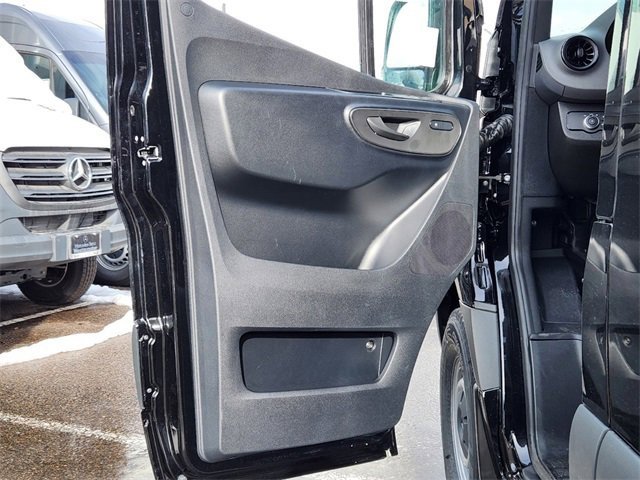 Used 2024 Mercedes-Benz Sprinter 2500 image 5