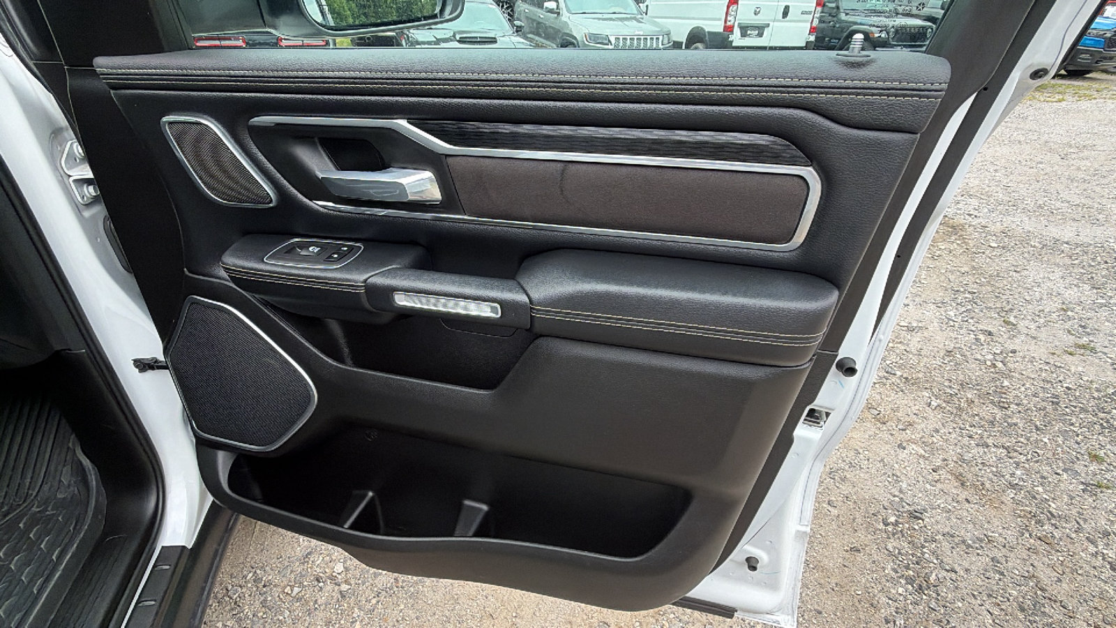 Used 2024 RAM 1500 Laramie AWD/4WD image 19