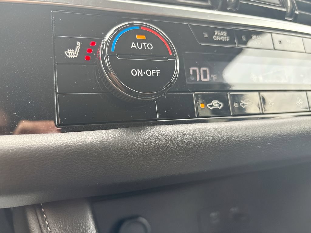 Used 2025 Nissan Pathfinder SV AWD/4WD image 17