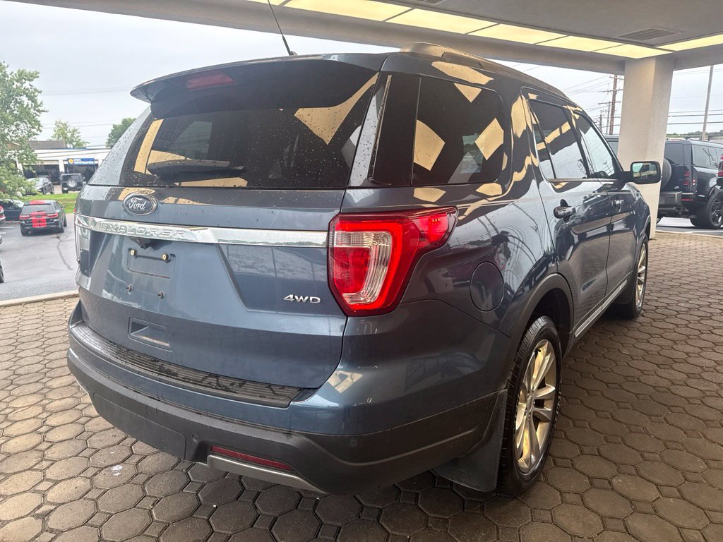Used 2019 Ford Explorer XLT w/ Equipment Group 202A AWD/4WD image 6